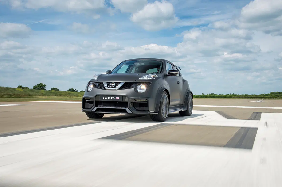 Nissan Juke-R: ecco la supercar travestita da crossover (12)