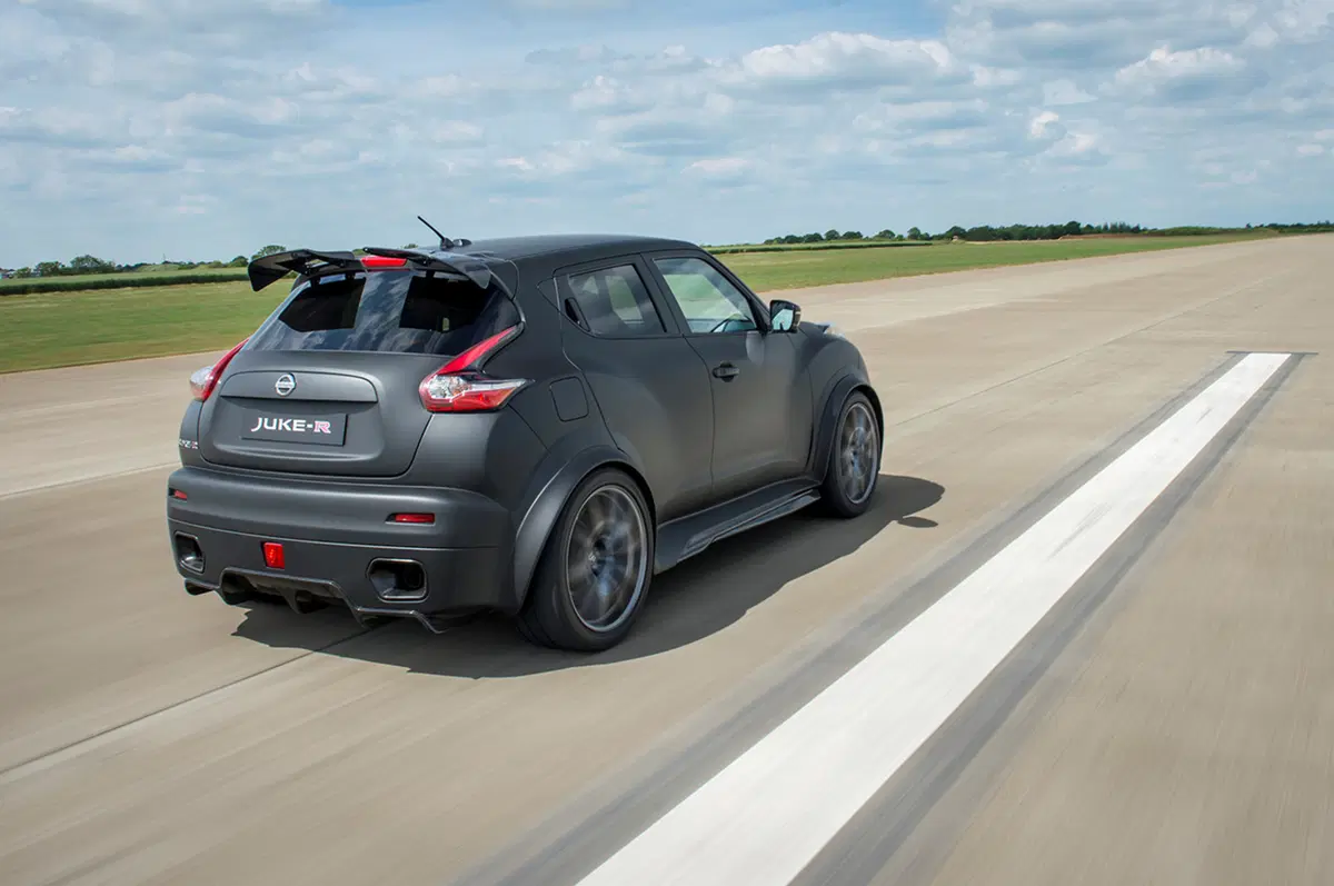 Nissan Juke-R: ecco la supercar travestita da crossover (13)