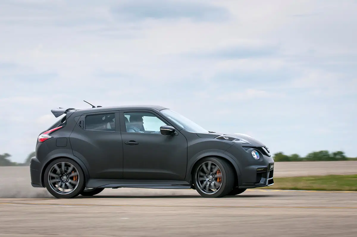 Nissan Juke-R: ecco la supercar travestita da crossover (15)