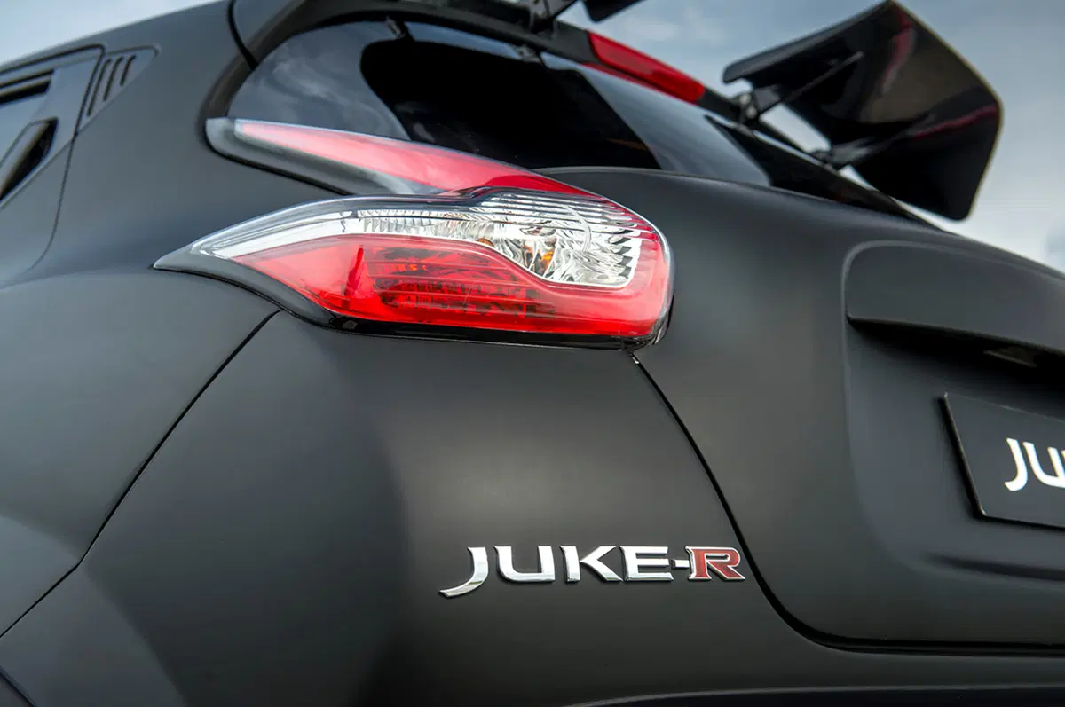 Nissan Juke-R: ecco la supercar travestita da crossover (16)
