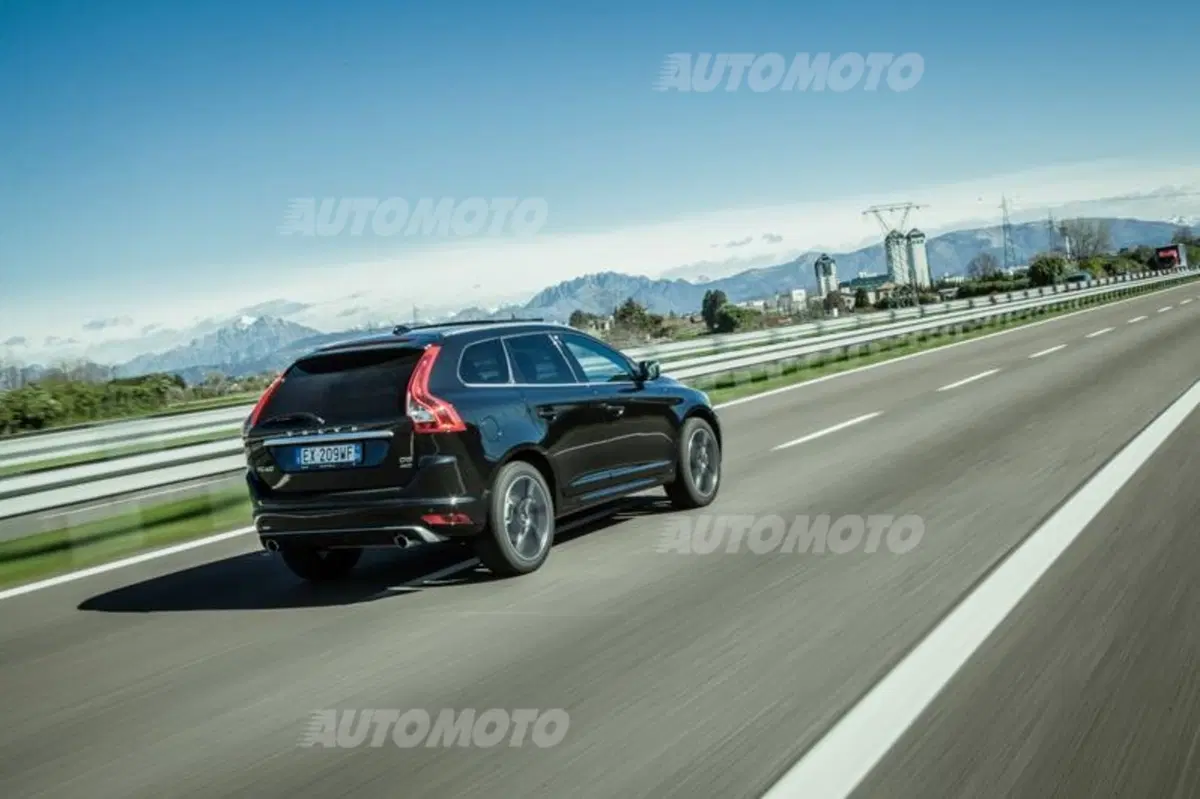 Volvo XC60 R-Design (2)