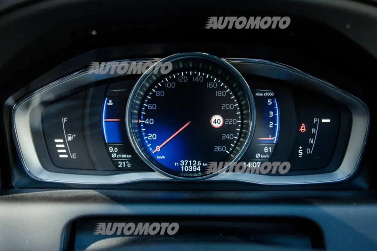 Volvo XC60 R-Design (17)