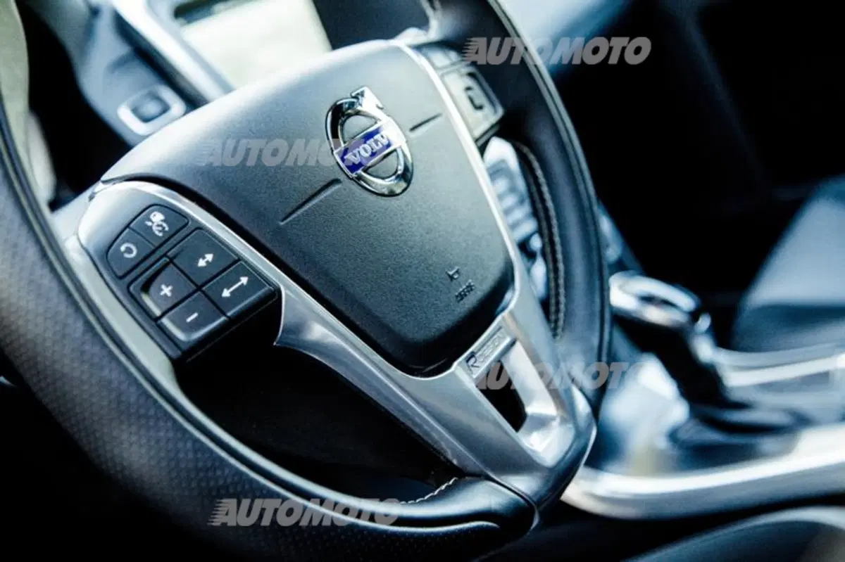 Volvo XC60 R-Design (23)