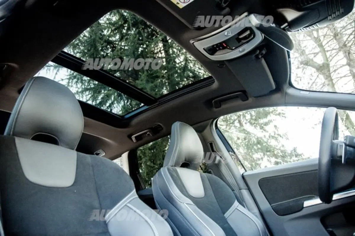 Volvo XC60 R-Design (32)