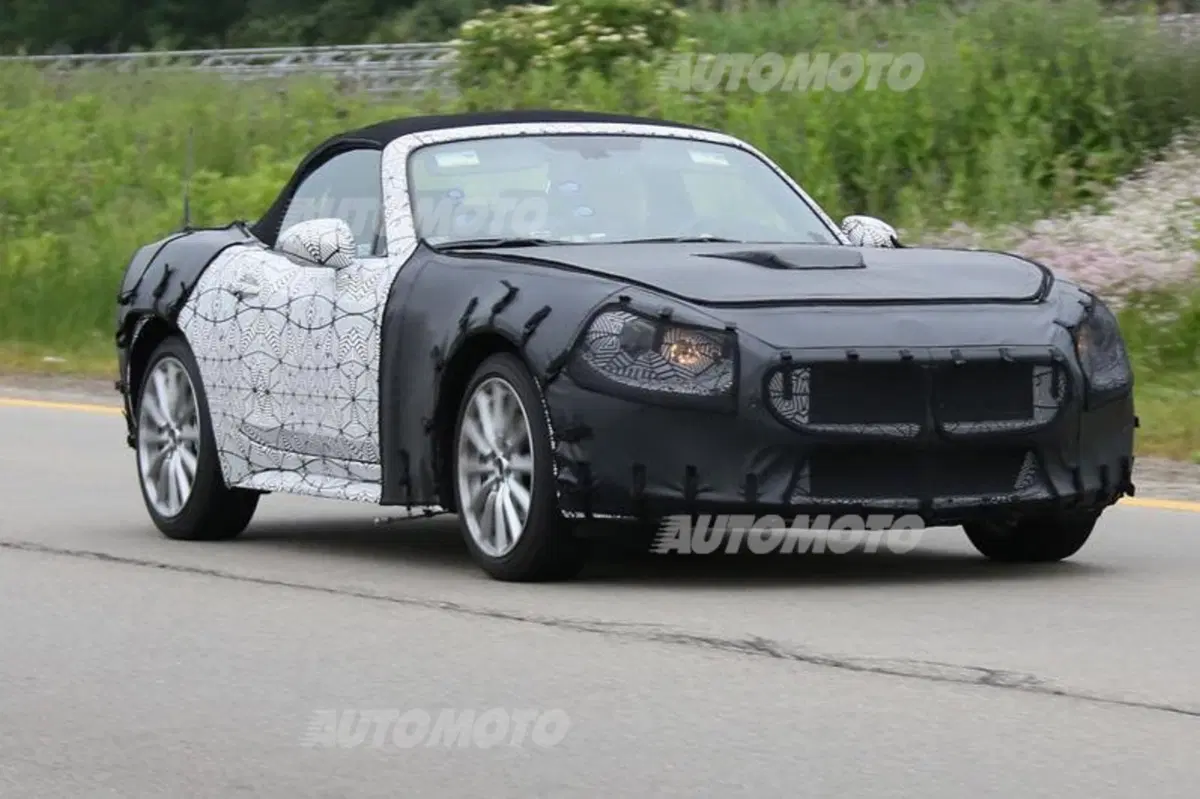 Fiat 124 Spider: le prime foto spia della roadster su base Mazda (2)