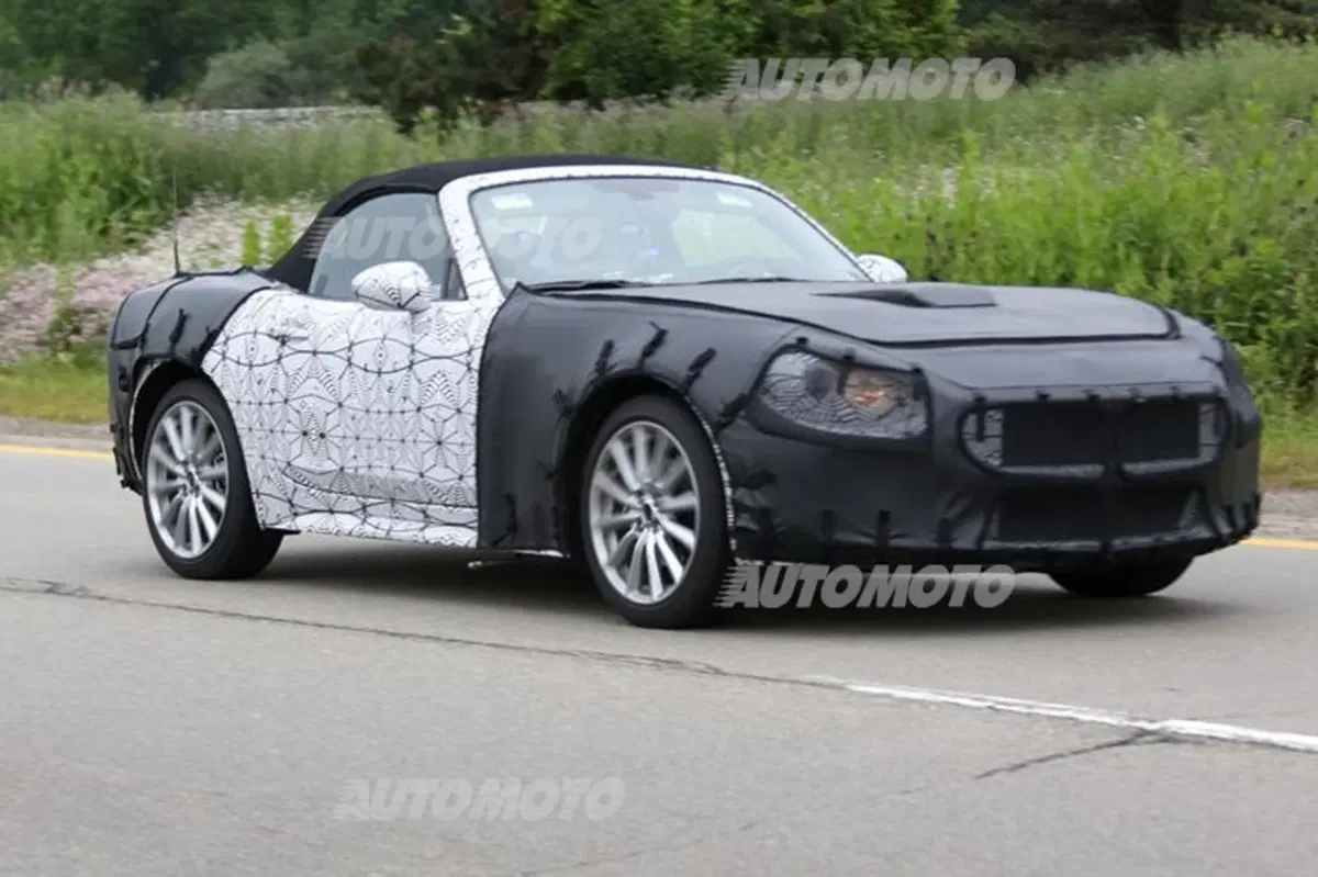 Fiat 124 Spider: le prime foto spia della roadster su base Mazda (4)