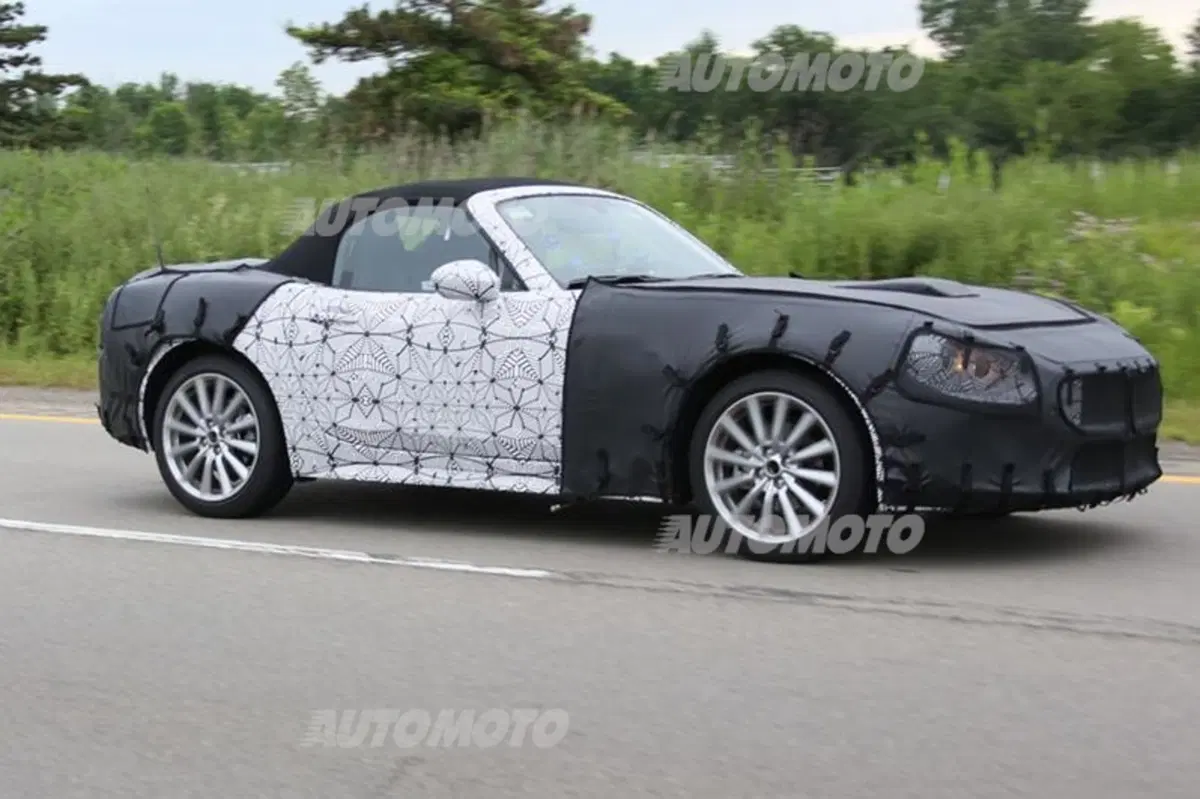 Fiat 124 Spider: le prime foto spia della roadster su base Mazda (5)