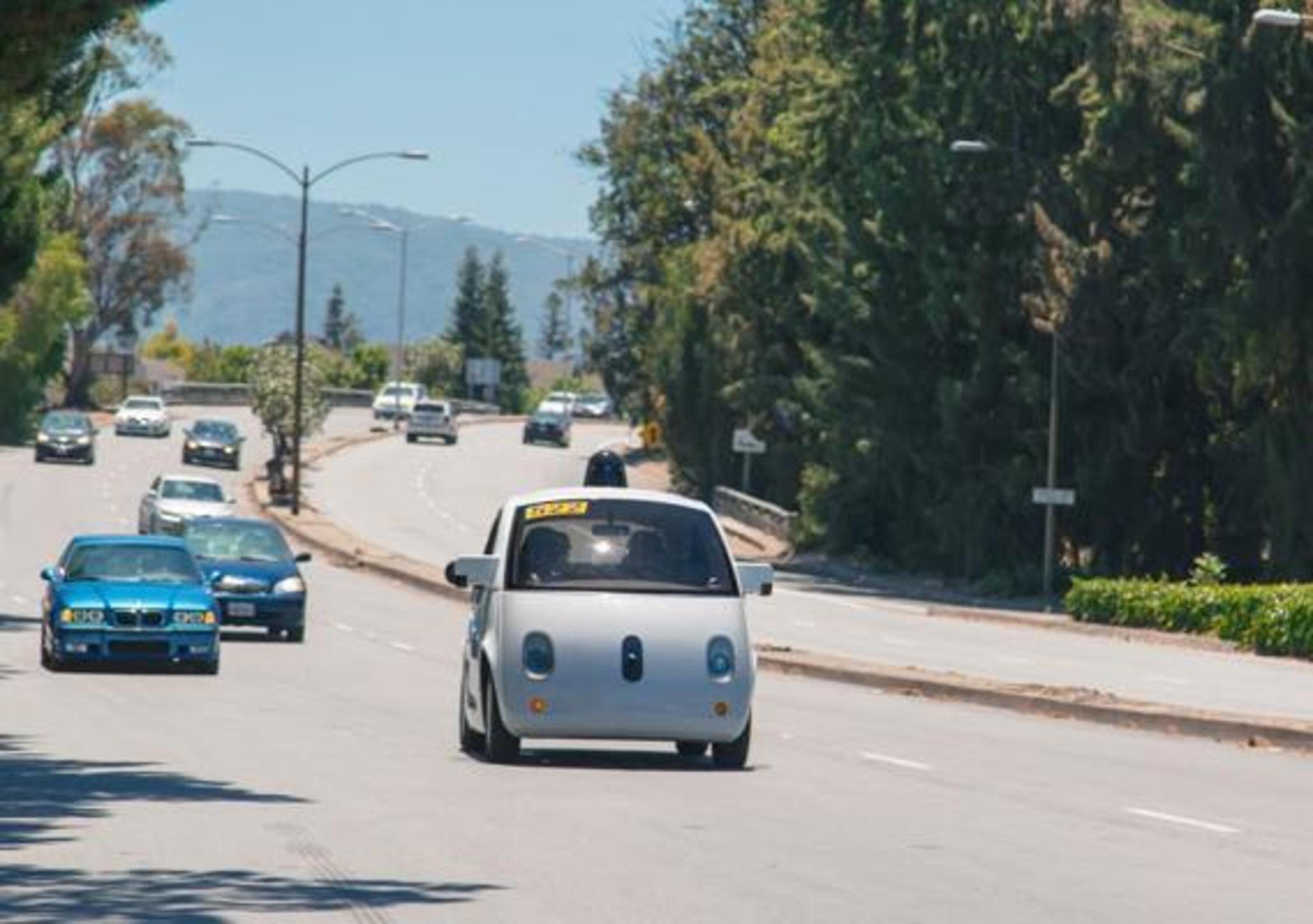La Google Car debutta su strada a Mountain View