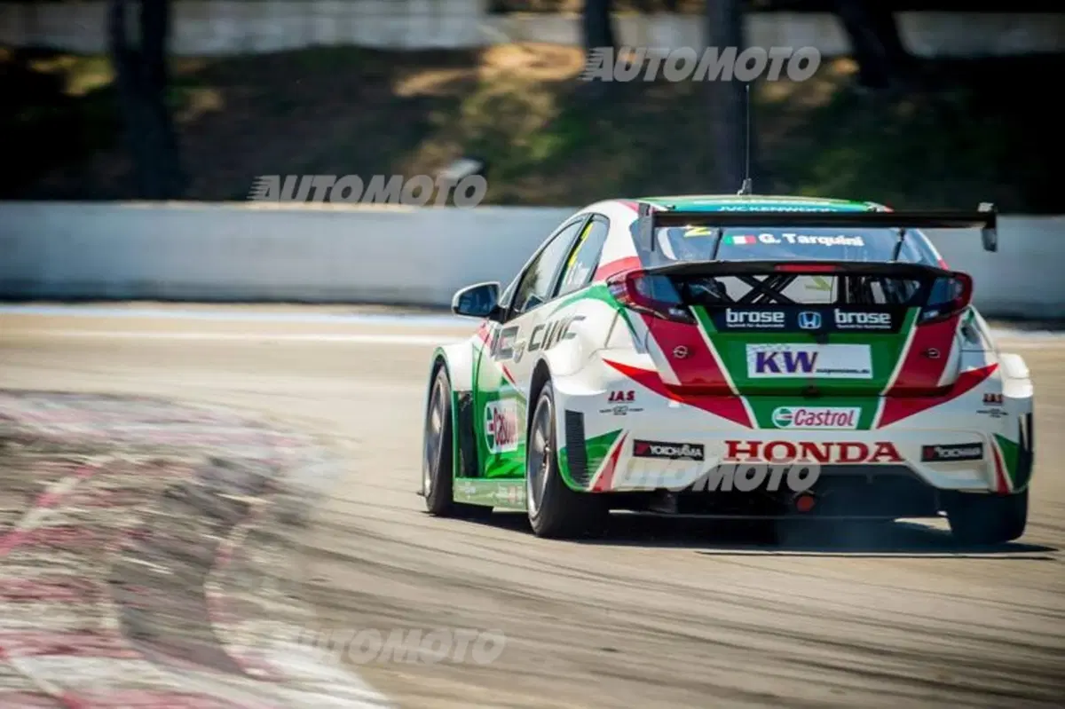 WTCC 2015, qualfiche Francia: pole per Loeb (22)