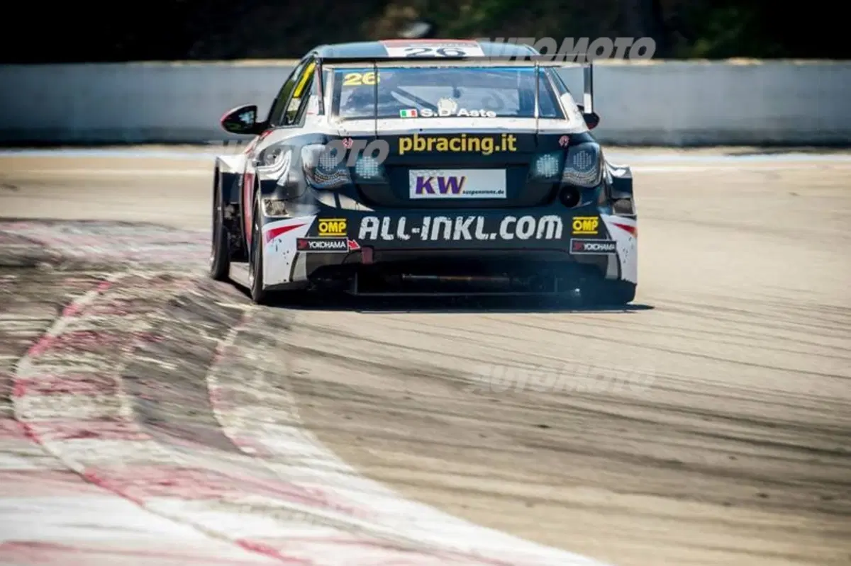 WTCC 2015, qualfiche Francia: pole per Loeb (24)