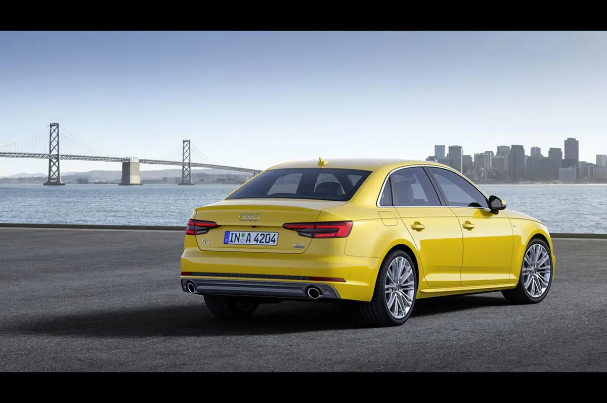 Audi A4: ecco la nuova berlina e Avant dei quattro anelli (3)