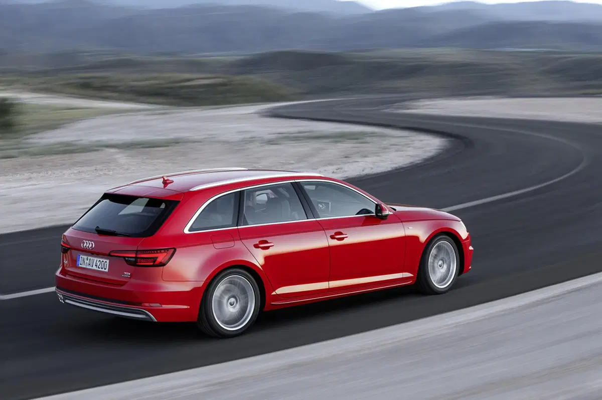 Audi A4: ecco la nuova berlina e Avant dei quattro anelli (7)