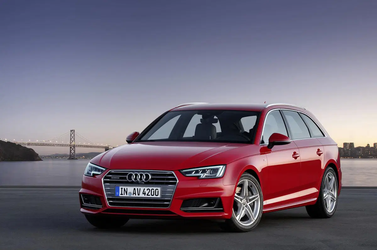 Audi A4: ecco la nuova berlina e Avant dei quattro anelli (25)