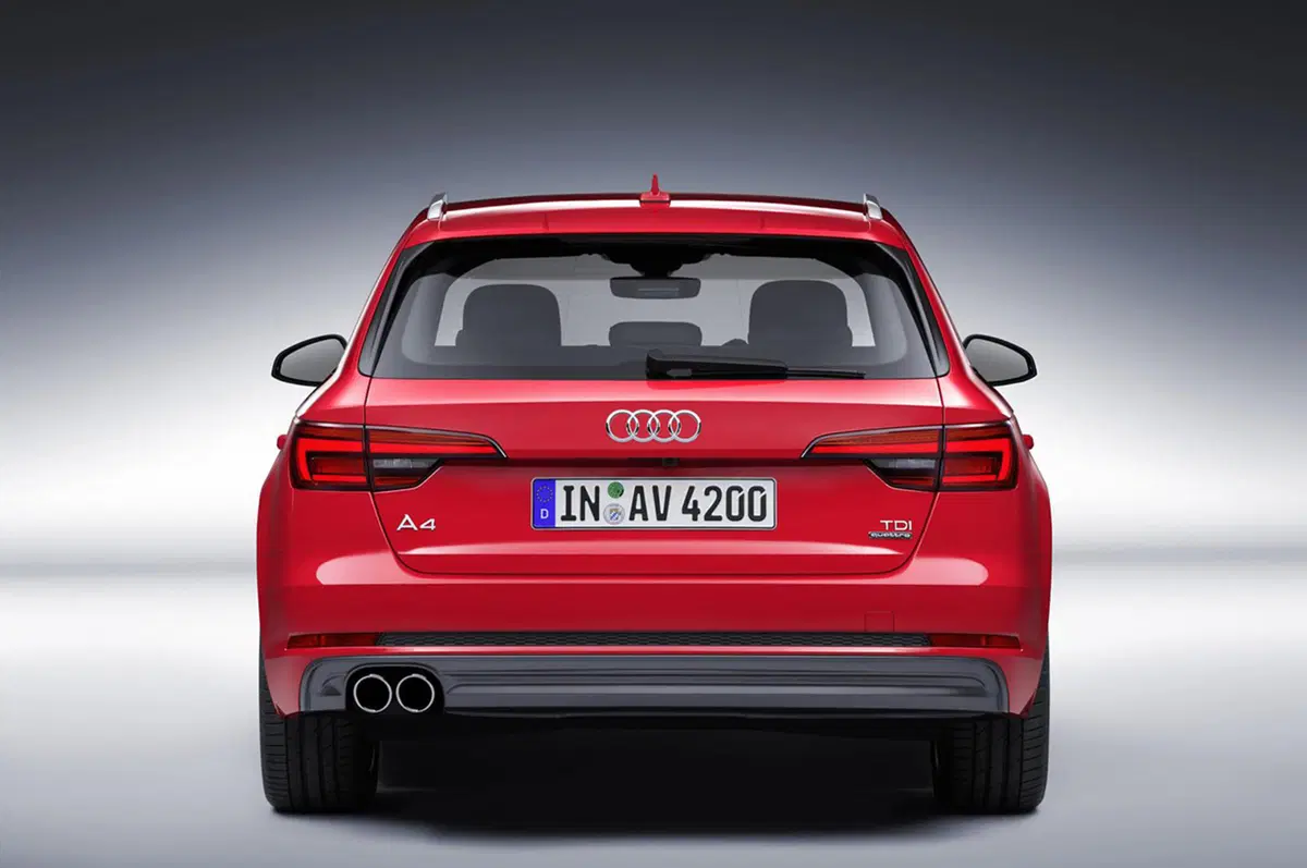 Audi A4: ecco la nuova berlina e Avant dei quattro anelli (31)