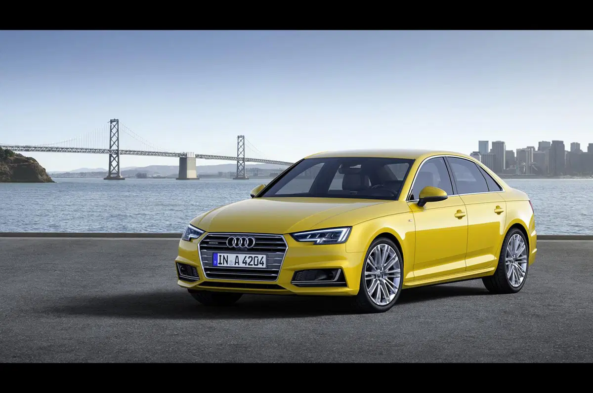 Audi A4: ecco la nuova berlina e Avant dei quattro anelli (35)