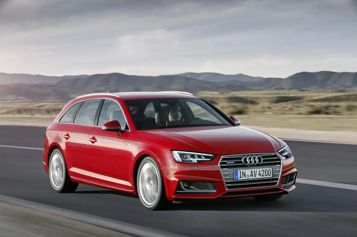 Audi A4: ecco la nuova berlina e Avant dei quattro anelli (41)