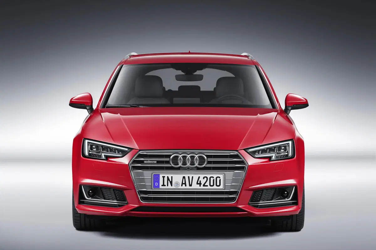 Audi A4: ecco la nuova berlina e Avant dei quattro anelli (42)