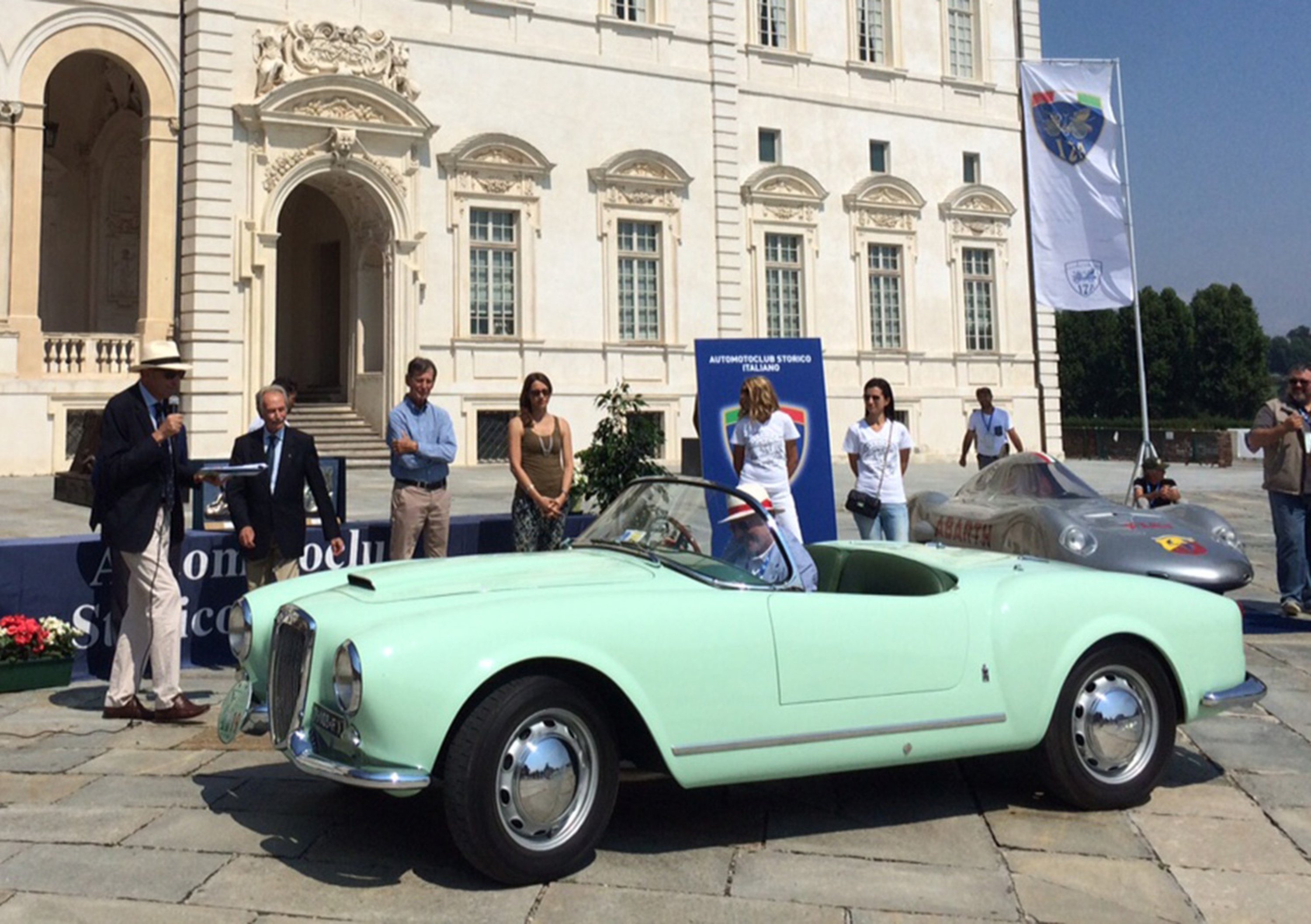 Concorso Nazionale d&#039;Eleganza per automobili: vince la Lancia Aurelia B24 Spider