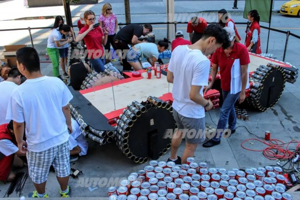 Una Jeep Wrangler costruita con... lattine (5)