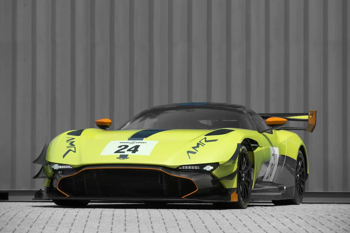 Aston Martin Vulcan AMR Pro, se la Vulcan non basta