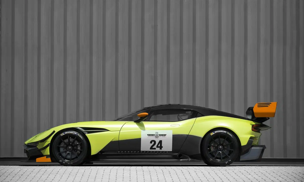 Aston Martin Vulcan AMR Pro, se la Vulcan non basta (5)