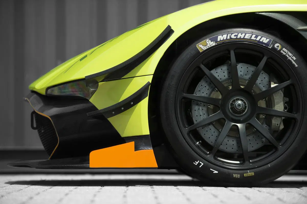 Aston Martin Vulcan AMR Pro, se la Vulcan non basta (8)