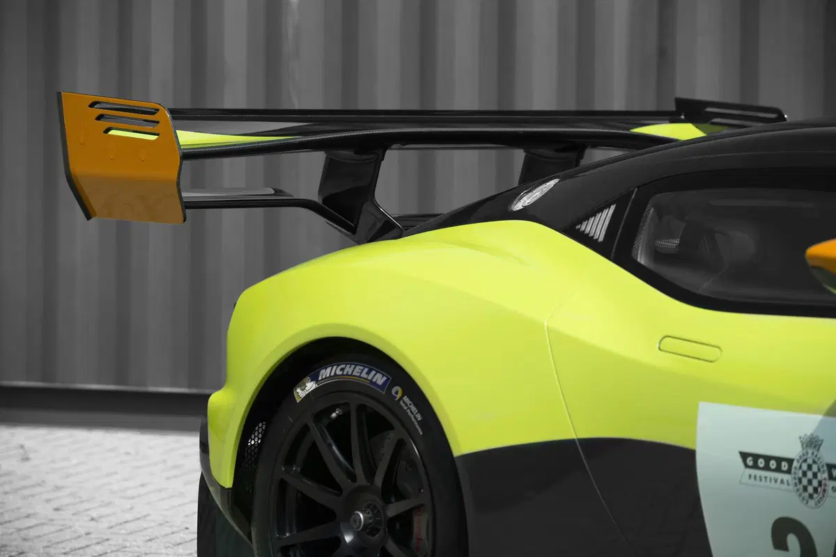 Aston Martin Vulcan AMR Pro, se la Vulcan non basta (9)