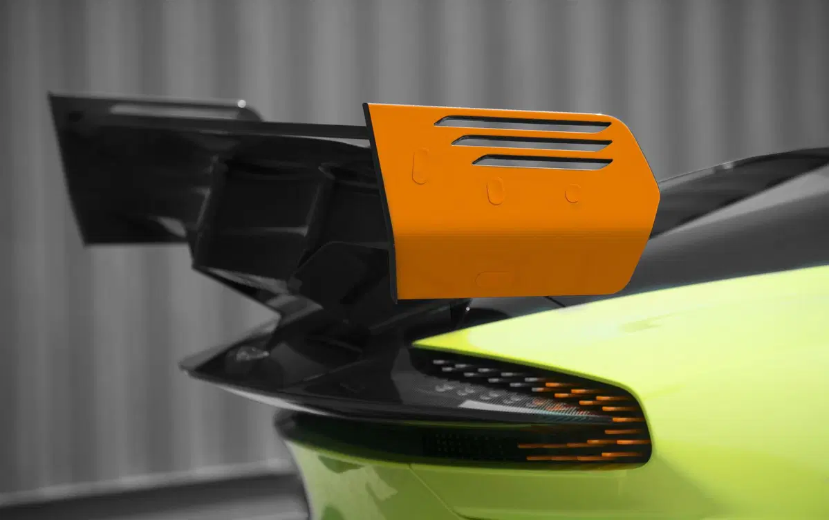 Aston Martin Vulcan AMR Pro, se la Vulcan non basta (10)