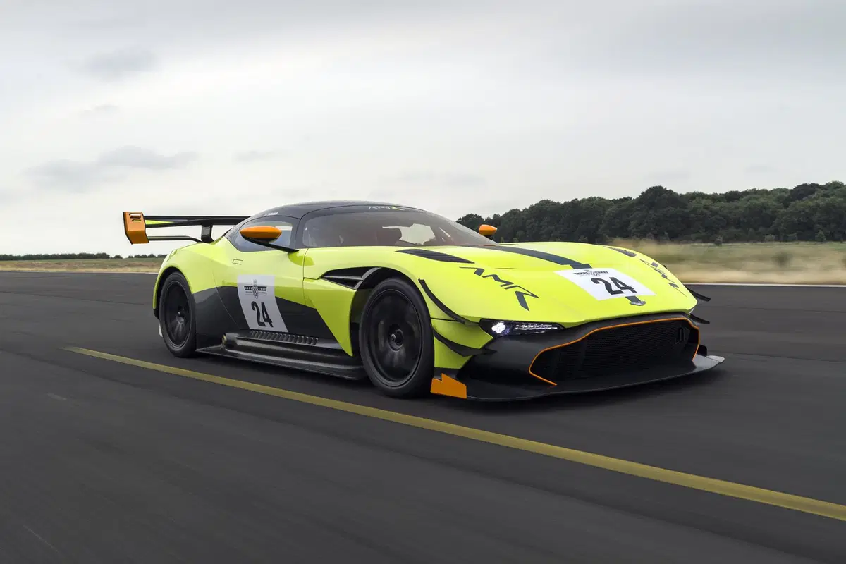 Aston Martin Vulcan AMR Pro, se la Vulcan non basta (11)