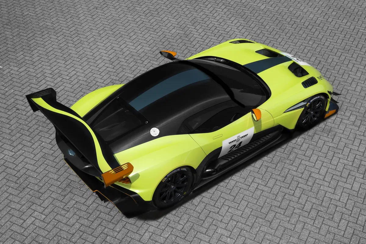 Aston Martin Vulcan AMR Pro, se la Vulcan non basta (12)