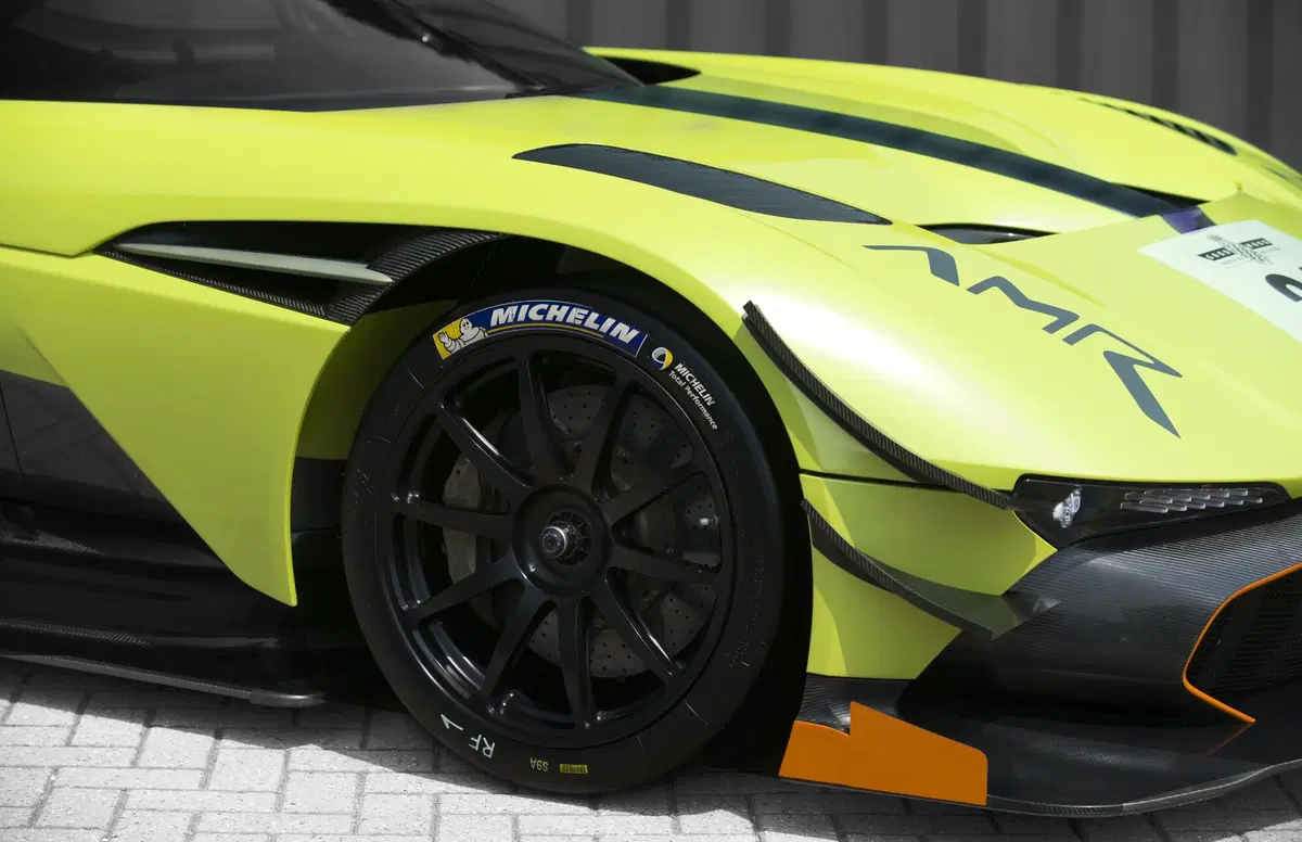 Aston Martin Vulcan AMR Pro, se la Vulcan non basta (14)