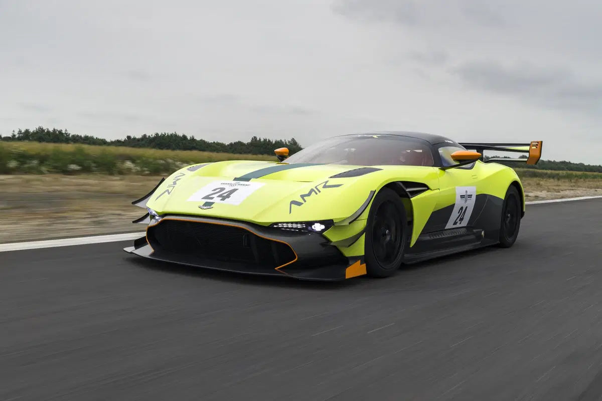 Aston Martin Vulcan AMR Pro, se la Vulcan non basta (17)