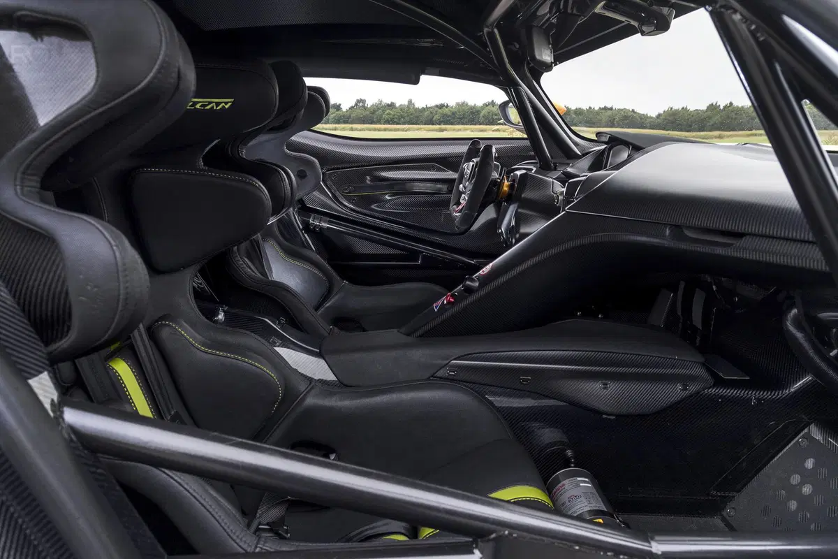 Aston Martin Vulcan AMR Pro, se la Vulcan non basta (18)