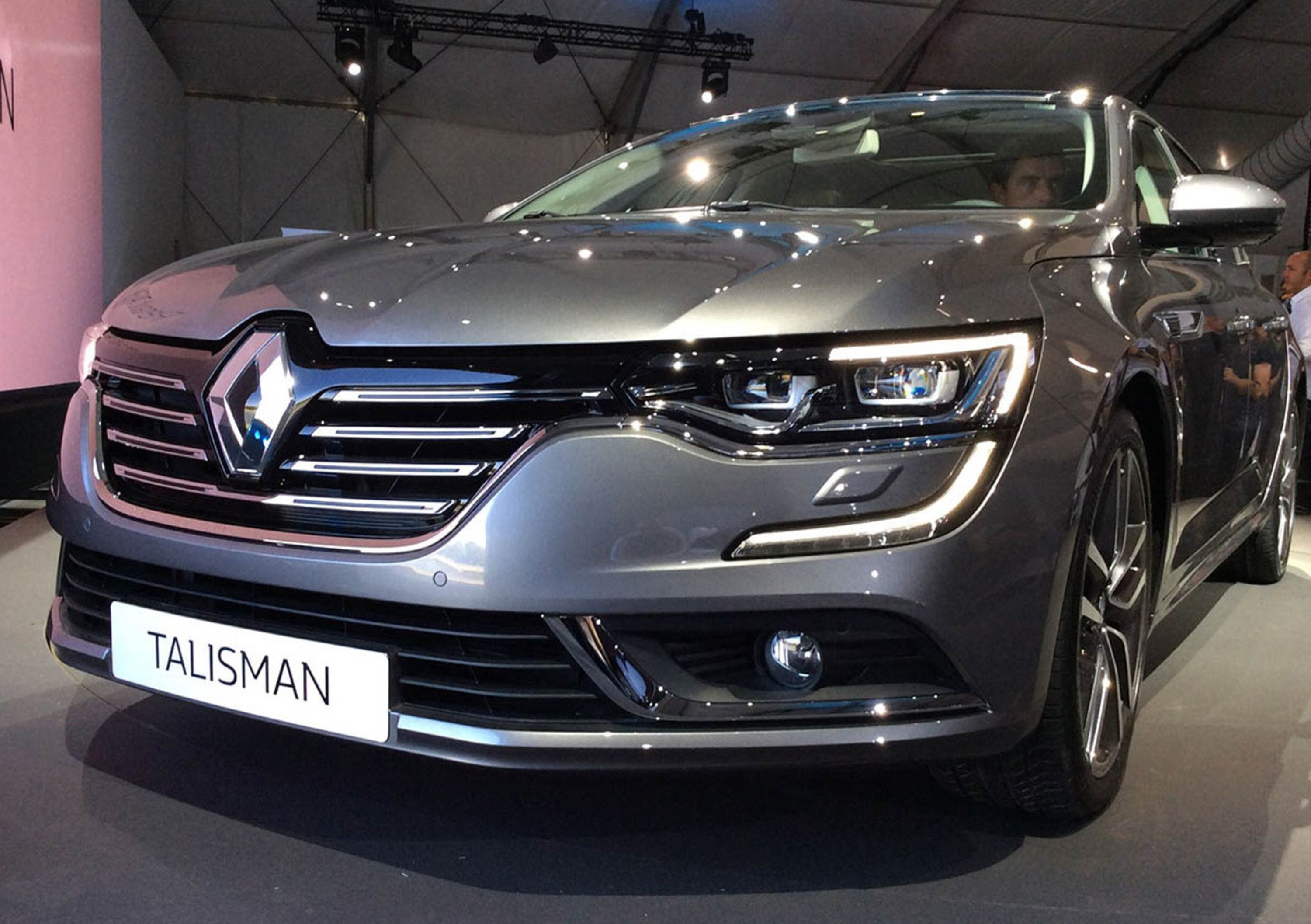 Renault Talisman: ecco l&#039;erede della Laguna. Foto e dettagli