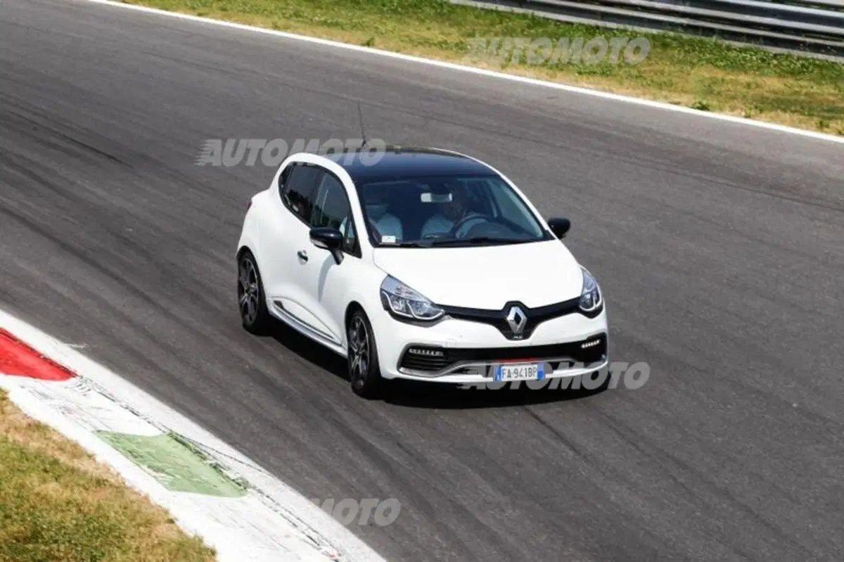 Renault Clio R.S. 220 EDC Trophy (19)