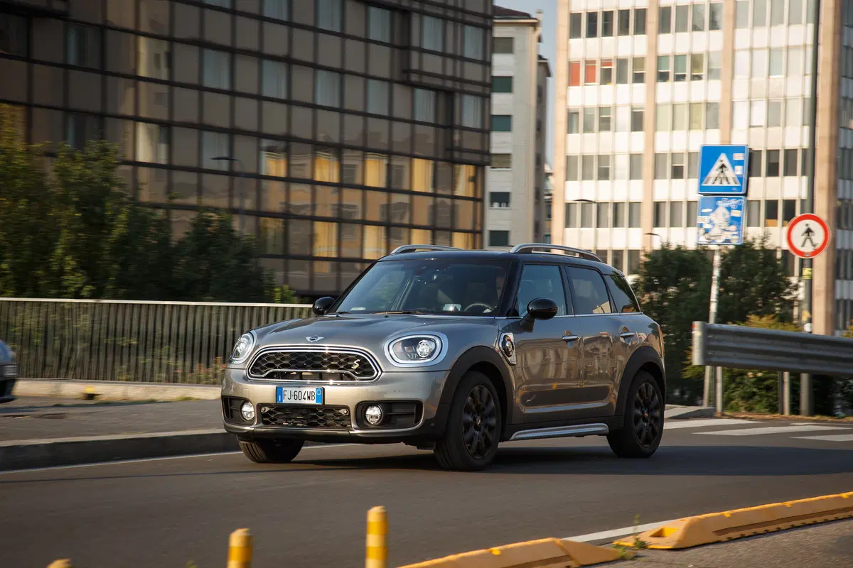 Mini Countryman S ALL4 E, il SUV elettrico attacca la spina  (2)