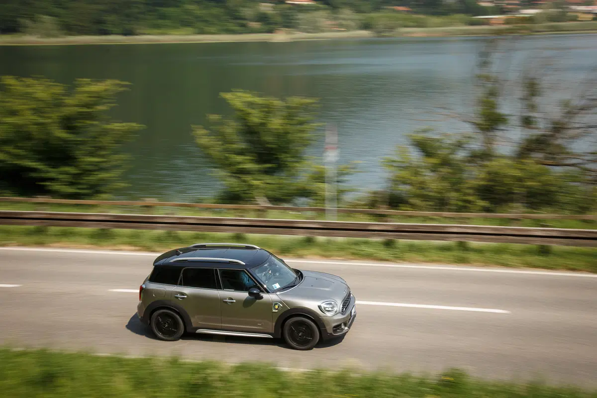 Mini Countryman S ALL4 E, il SUV elettrico attacca la spina 