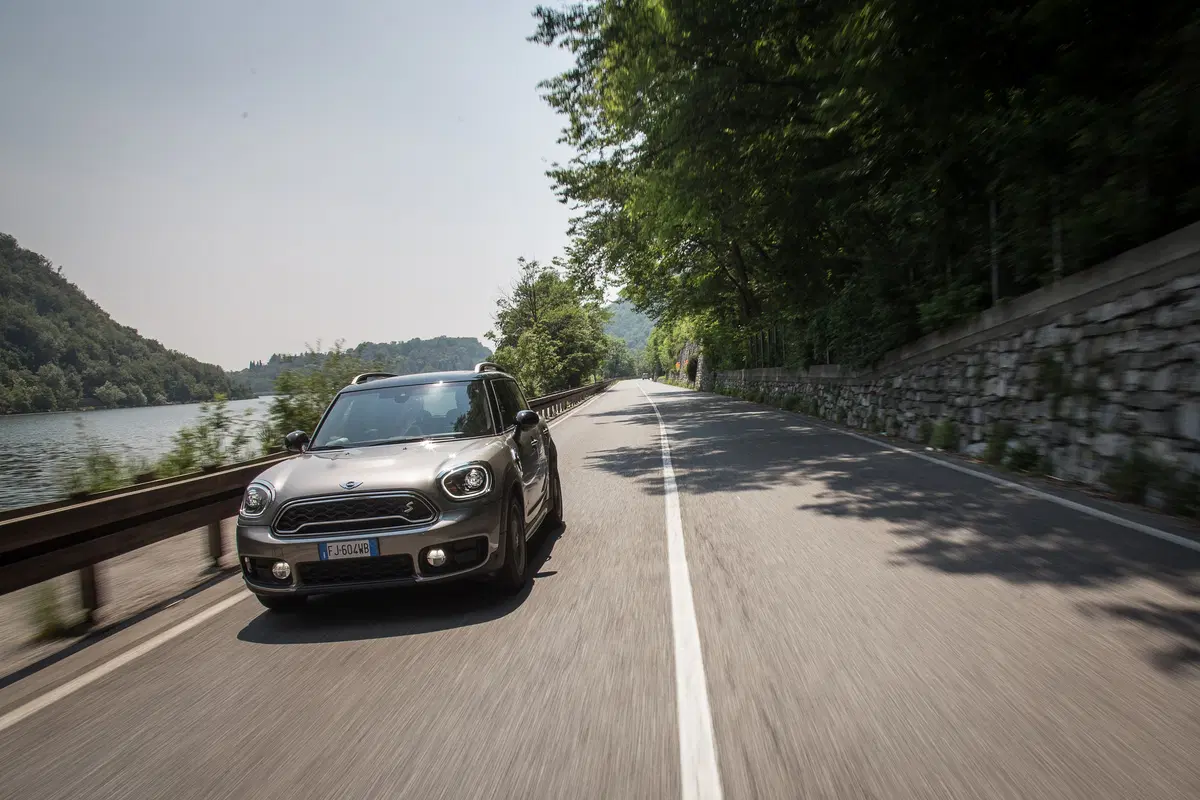 Mini Countryman S ALL4 E, il SUV elettrico attacca la spina  (9)