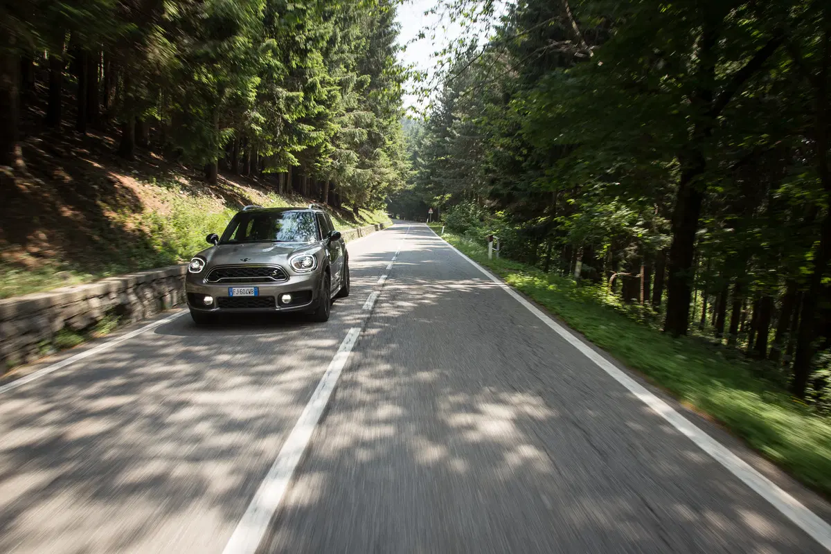 Mini Countryman S ALL4 E, il SUV elettrico attacca la spina  (11)