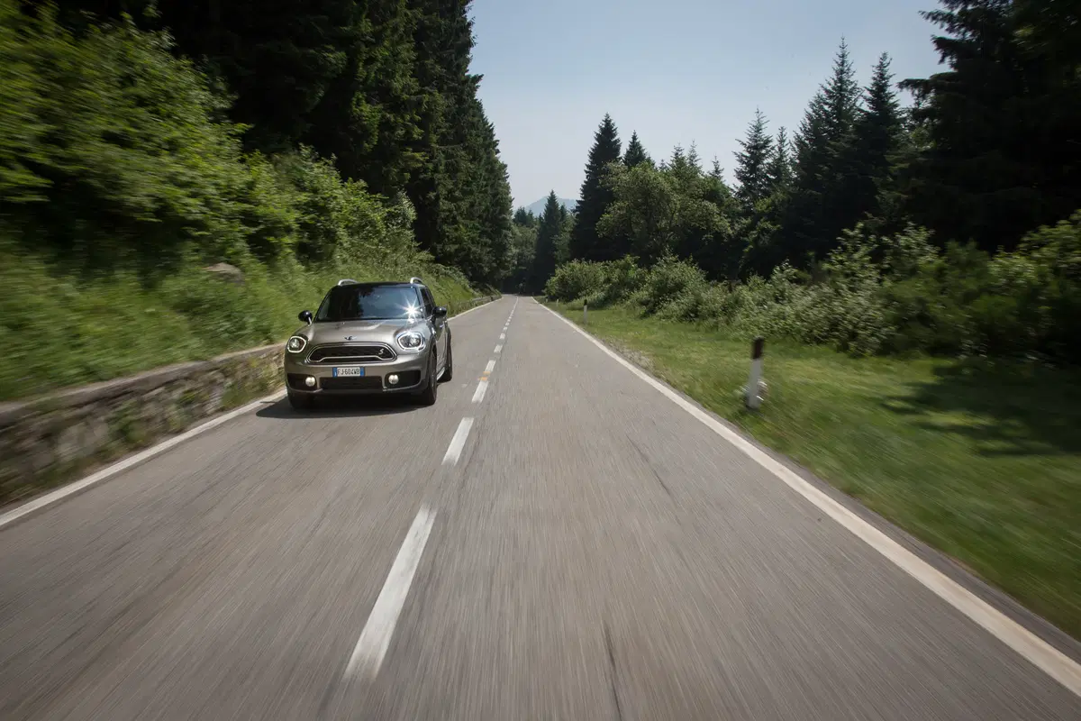 Mini Countryman S ALL4 E, il SUV elettrico attacca la spina  (12)