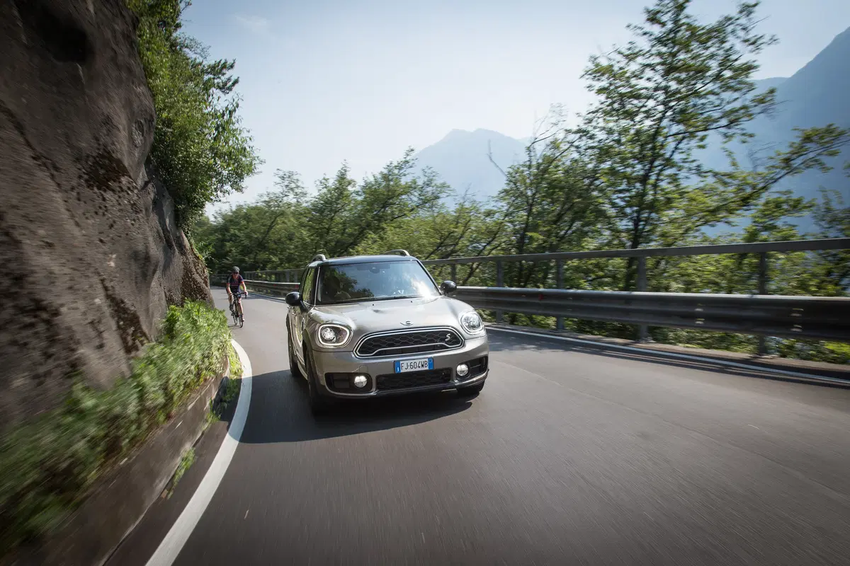 Mini Countryman S ALL4 E, il SUV elettrico attacca la spina  (14)