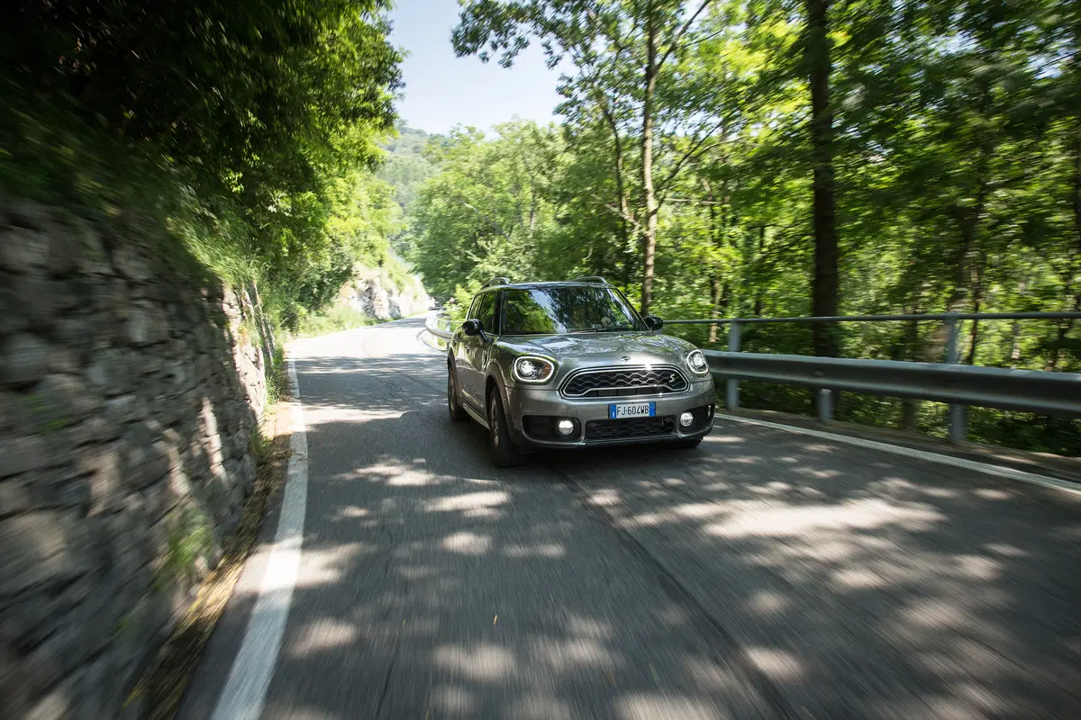 Mini Countryman S ALL4 E, il SUV elettrico attacca la spina  (16)