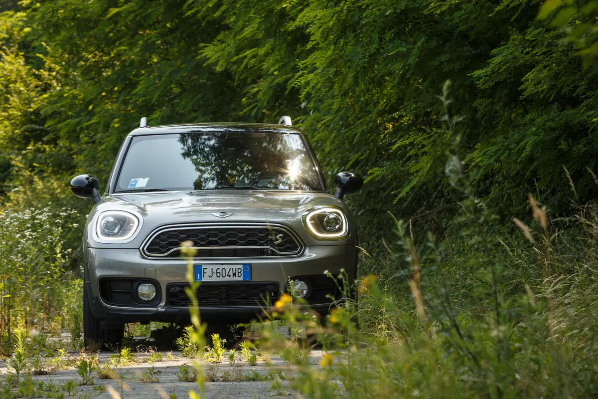 Mini Countryman S ALL4 E, il SUV elettrico attacca la spina  (17)