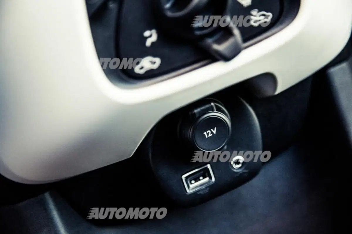 Peugeot 108 Top: praticità chic [VIDEO] (24)