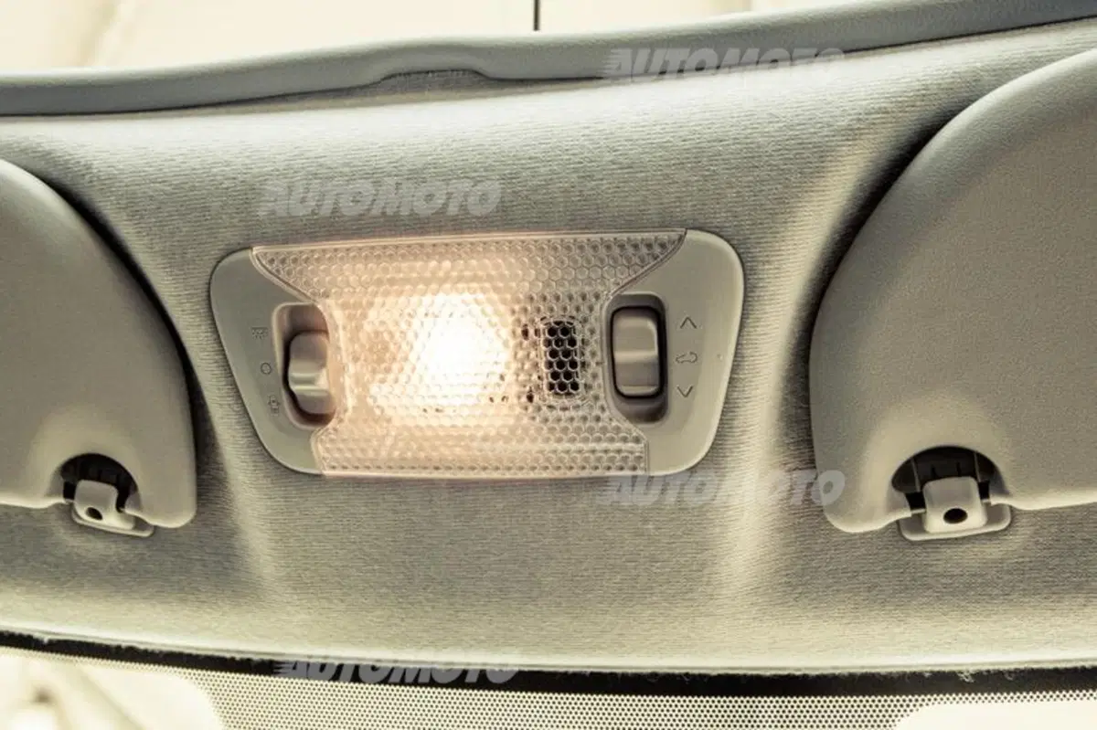 Peugeot 108 Top: praticità chic [VIDEO] (25)