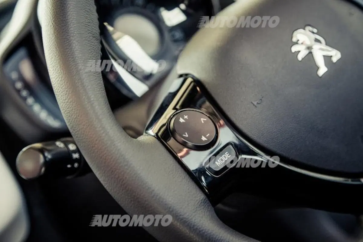 Peugeot 108 Top: praticità chic [VIDEO] (26)