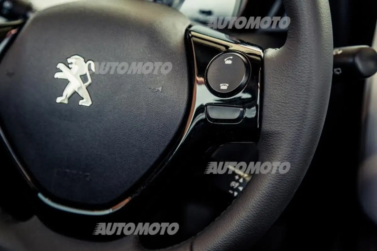 Peugeot 108 Top: praticità chic [VIDEO] (27)