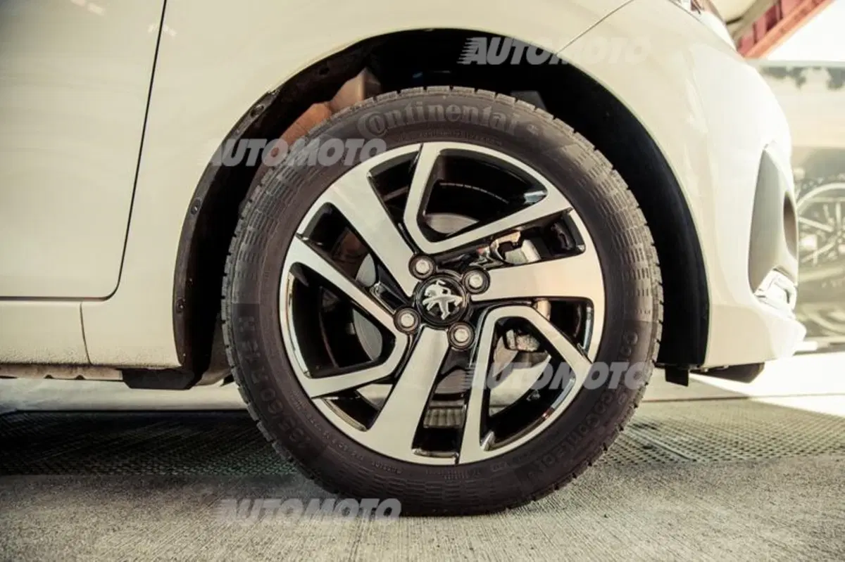 Peugeot 108 Top: praticità chic [VIDEO] (32)