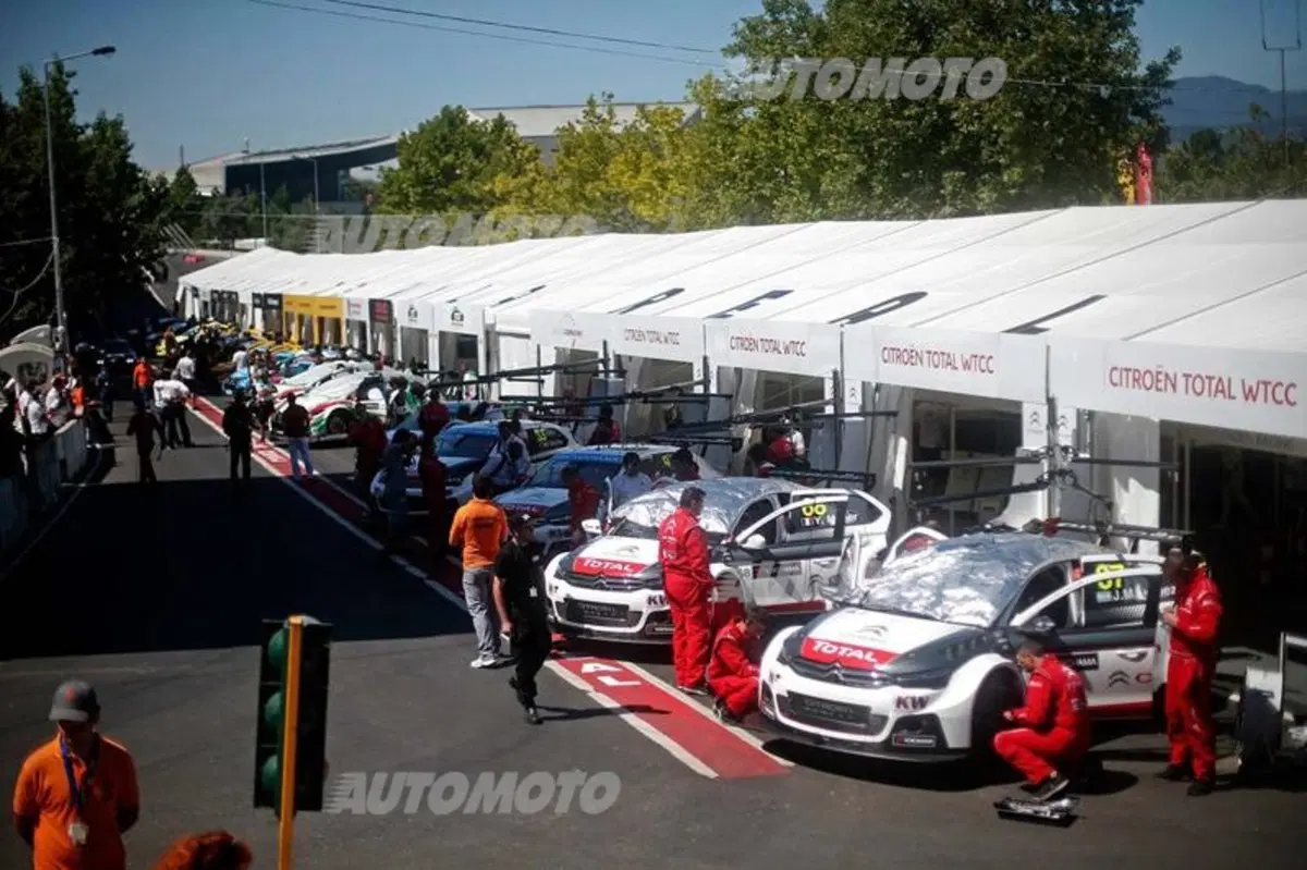 WTCC 2015, qualifiche Portogallo: pole per López