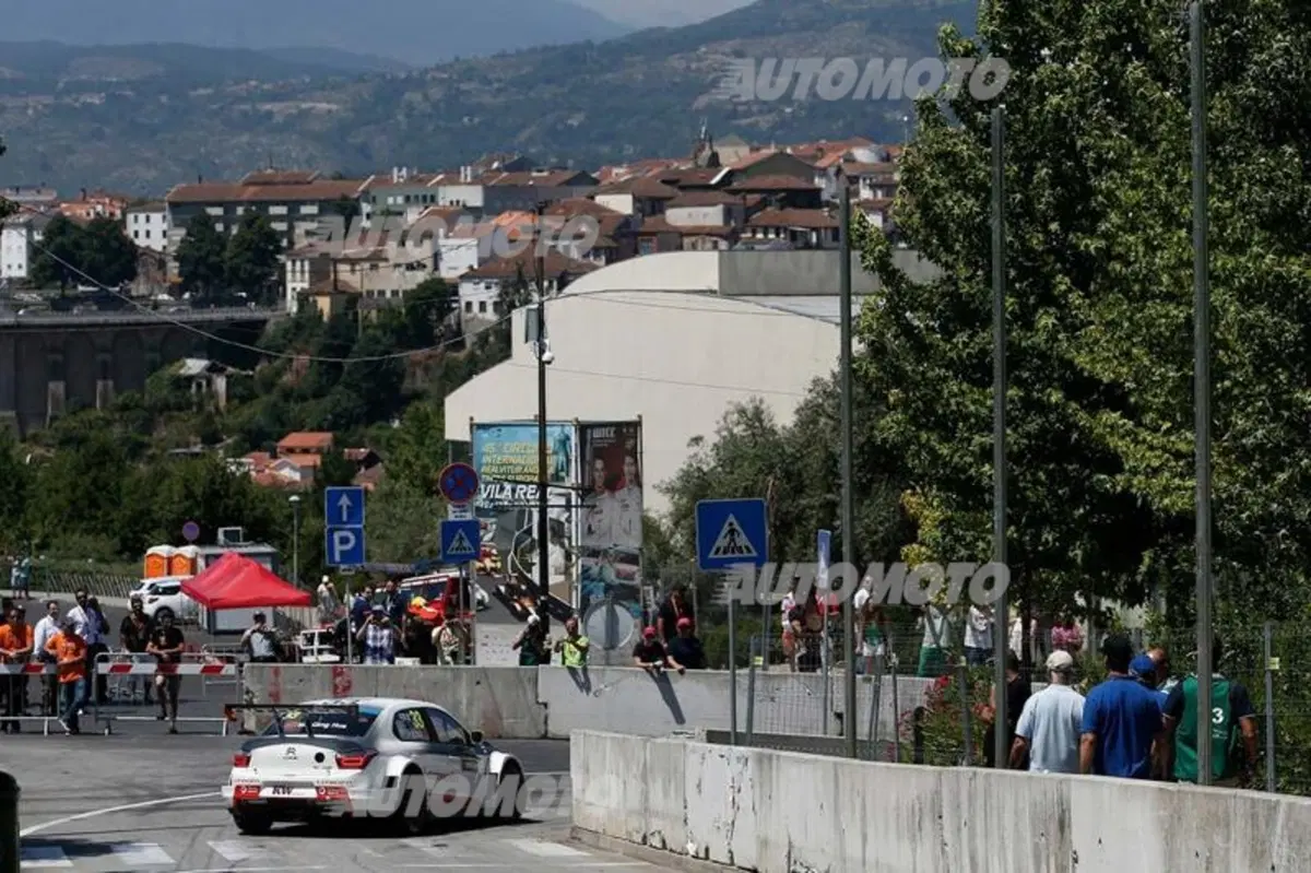 WTCC 2015, qualifiche Portogallo: pole per López (3)